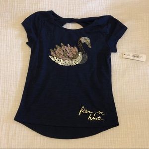 Girl’s swan shirt